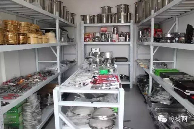日用百货，顾名思义就是我们日常生活中必不可少的各种商品。那么，如何通过一张张精美的图片来展示这些琳琅满目的商品呢？今天我们就一起来探索一下。